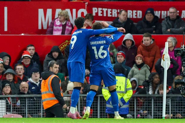 Manchester United, ManU v AFC Bournemouth, Premier League Bournemouth midfielder Marcus Tavernier (16) scores a GOAL 2-3 and celebrates with Bournemouth forward Evanilson (9) during the Manchester United v AFC Bournemouth Premier League match at Old Trafford, Manchester, England on 15 December 2025 Credit: Phil Duncan Every Second Media Editorial use only. All images are copyright Every Second Media Limited. No images may be reproduced without prior permission. All rights reserved. Premier League and Football League images are subject to licensing agreements with Football DataCo Limited. see https: www.football-dataco.com Copyright: xIMAGO EveryxSecondxMediax ESM-1710-0067 PhilxDuncanx xEveryxSecondxMediax