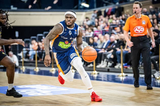 Rostock, Deutschland 15. Dezember 2025: 1.BBL - 2025 2026 - Rostock Seawolves vs. MHP Riesen Ludwigsburg Im Bild: TJ Crockett Jr. (ROSTOCK SEAWOLVES) Copyright: xFotostandx xVoelkerx