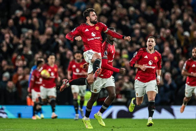 Premier League Manchester United, ManU v Bournemouth Bruno Fernandes of Manchester Untied celebrates his goal to make it 3-3 during the Premier League match Manchester United vs Bournemouth at Old Trafford, Manchester, United Kingdom, 15th December 2025 (Photo by Mark Cosgrove News Images) Manchester Old Trafford Greater Manchester United Kingdom Copyright: xMarkxCosgrove NewsxImagesx