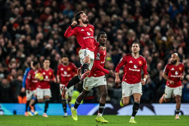 Premier League Manchester United, ManU v Bournemouth Bruno Fernandes of Manchester Untied celebrates his goal to make it 3-3 during the Premier League match Manchester United vs Bournemouth at Old Trafford, Manchester, United Kingdom, 15th December 2025 (Photo by Mark Cosgrove News Images) Manchester Old Trafford Greater Manchester United Kingdom Copyright: xMarkxCosgrove NewsxImagesx