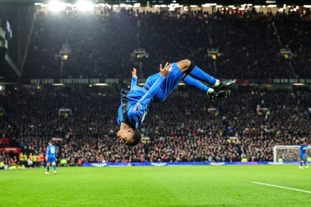 Premier League Manchester United, ManU v Bournemouth Eli Junior Kroupi of Bournemouth celebrates his goal to make it 4-4 during the Premier League match Manchester United vs Bournemouth at Old Trafford, Manchester, United Kingdom, 15th December 2025 (Photo by Mark Cosgrove News Images) Manchester Old Trafford Greater Manchester United Kingdom Copyright: xMarkxCosgrove NewsxImagesx