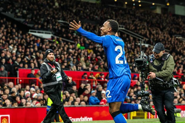 Premier League Manchester United, ManU v Bournemouth Eli Junior Kroupi of Bournemouth celebrates his goal to make it 4-4 during the Premier League match Manchester United vs Bournemouth at Old Trafford, Manchester, United Kingdom, 15th December 2025 (Photo by Mark Cosgrove News Images) Manchester Old Trafford Greater Manchester United Kingdom Copyright: xMarkxCosgrove NewsxImagesx