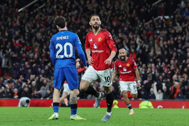 Manchester United, ManU v AFC Bournemouth, Premier League Manchester United forward Matheus Cunha (10) scores a GOAL 4-3 and celebrates during the Manchester United v AFC Bournemouth Premier League match at Old Trafford, Manchester, England on 15 December 2025 Credit: Phil Duncan Every Second Media Editorial use only. All images are copyright Every Second Media Limited. No images may be reproduced without prior permission. All rights reserved. Premier League and Football League images are subject to licensing agreements with Football DataCo Limited. see https: www.football-dataco.com Copyright: xIMAGO EveryxSecondxMediax ESM-1710-0084 PhilxDuncanx xEveryxSecondxMediax
