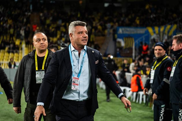 Fenerbahce vs Tümosan Konyaspor President of Fenerbahce Steven Sadettin Saran looks on during the Trendyol Super League match between Fenerbahce and Konyaspor at the Chobani Stadium in Istanbul, Turkey, on December 15, 2025. Istanbul Istanbul Turkey  Copyright: xYagizxGurtugx originalFilename:gurtug-fenerbah251215_np1Zh.jpg