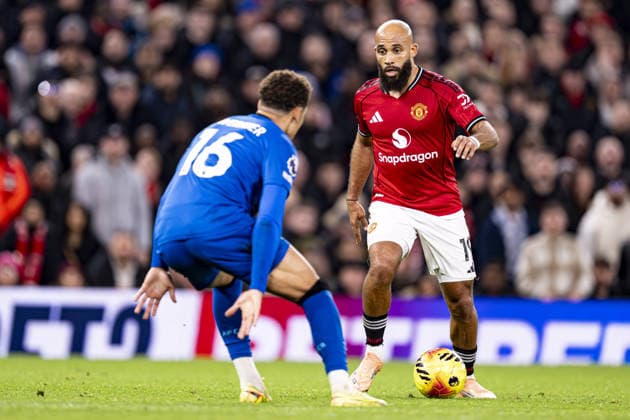 MANCHESTER - DECEMBER 15: Bryan Mbeumo of Manchester United, ManU controls the ball during the Premier League 2025 match between Manchester United and Bournemouth at Old Trafford, in Manchester, England. Photo: Will Palmer Sports Press Photo Copyright: xWillxPalmer SportsxPressxPhotox Sportspressphoto_SPR74355