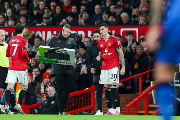 Manchester United, ManU v AFC Bournemouth, Premier League Manchester United forward Benjamin Sesko (30) comes on as a substitute during the Manchester United v AFC Bournemouth Premier League match at Old Trafford, Manchester, England on 15 December 2025 Credit: Phil Duncan Every Second Media Editorial use only. All images are copyright Every Second Media Limited. No images may be reproduced without prior permission. All rights reserved. Premier League and Football League images are subject to licensing agreements with Football DataCo Limited. see https: www.football-dataco.com Copyright: xIMAGO EveryxSecondxMediax ESM-1710-0136 PhilxDuncanx xEveryxSecondxMediax