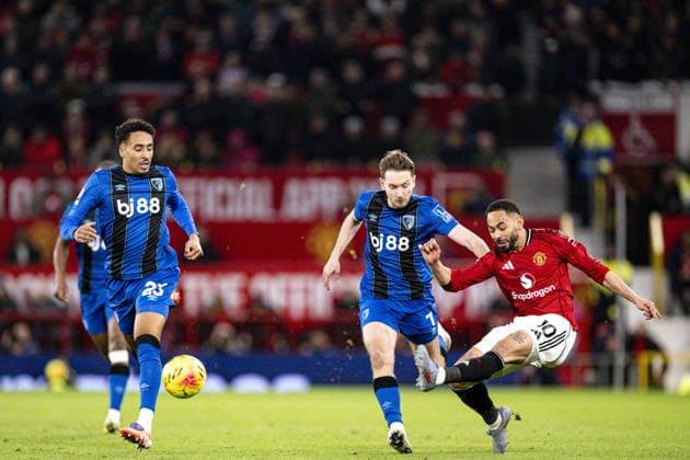 MANCHESTER - DECEMBER 15: Matheus Cunha of Manchester United, ManU passes the ball during the Premier League 2025 match between Manchester United and Bournemouth at Old Trafford, in Manchester, England. Photo: Will Palmer Sports Press Photo Copyright: xWillxPalmer SportsxPressxPhotox Sportspressphoto_SPR74457