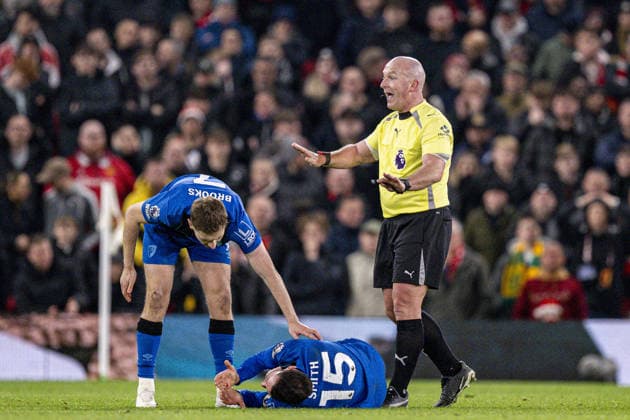 MANCHESTER - DECEMBER 15: Simon Hooper, referee, gestures during the Premier League 2025 match between Manchester United, ManU and Bournemouth at Old Trafford, in Manchester, England. Photo: Will Palmer Sports Press Photo Copyright: xWillxPalmer SportsxPressxPhotox Sportspressphoto_SPR74460