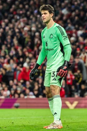 Premier League Manchester United, ManU v Bournemouth Manchester United goalkeeper Senne Lammens during the Premier League match Manchester United vs Bournemouth at Old Trafford, Manchester, United Kingdom, 15th December 2025 (Photo by Mark Cosgrove News Images) Manchester Old Trafford Greater Manchester United Kingdom Copyright: xMarkxCosgrove NewsxImagesx