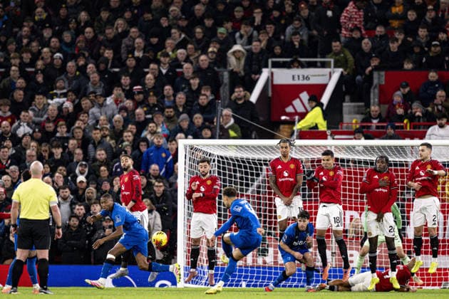 MANCHESTER - DECEMBER 15: Marcus Tavernier of Bournemouth takes a free kick during the Premier League 2025 match between Manchester United, ManU and Bournemouth at Old Trafford, in Manchester, England. Photo: Will Palmer Sports Press Photo Copyright: xWillxPalmer SportsxPressxPhotox Sportspressphoto_SPR74484