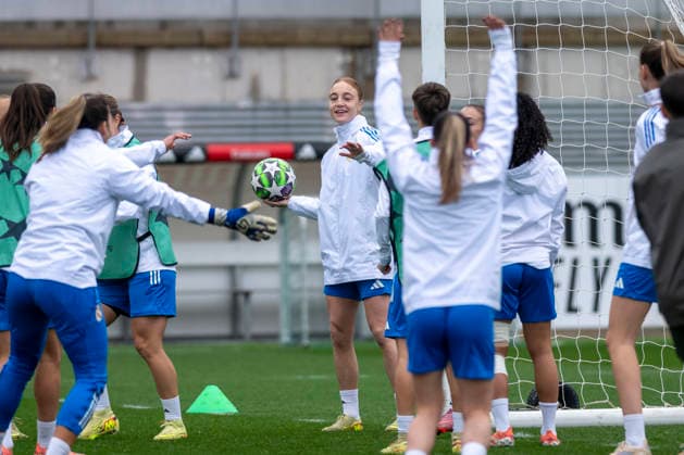 December 16, 2025, Madrid, Madrid, Spain: Real Madrid players in accion during training prior to the Women s Champions League match between REAL MADRID WOMEN and FOOTBALL CLUB TWENTE. December 16, 2025, Valdebebas, Madrid, Spain. Madrid Spain - ZUMAc312 20251216_zsp_c312_123 Copyright: xOscarxManuelxSanchezx