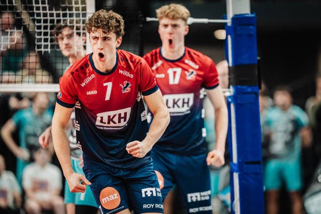 Volleyball Herren Saison 2025 2026 1. Volleyball Bundesliga Männer DVV Pokal Halbfinale SVG Lüneburg vs. SWD powervolleys Düren 16.12.2025 Jubel bei Lüneburg v.l. Joscha Kunstmann ( 7, SVG Lüneburg) und Axel Valentin Enlund ( 17, SVG Lüneburg) Lüneburg LKH Arena Niedersachsen Deutschland