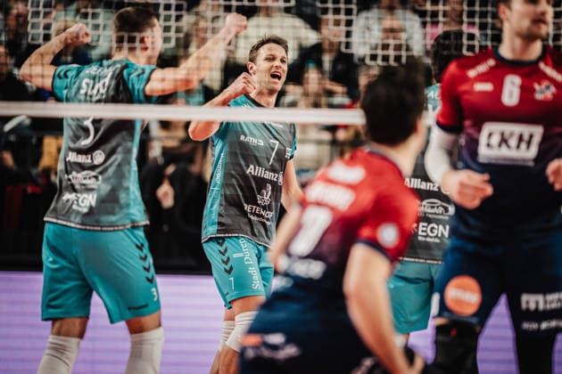 Volleyball Herren Saison 2025 2026 1. Volleyball Bundesliga Männer DVV Pokal Halbfinale SVG Lüneburg vs. SWD powervolleys Düren 16.12.2025 Jubel bei Düren in der Mitte Jordan Canham ( 7, SWD powervolleys Düren) Lüneburg LKH Arena Niedersachsen Deutschland