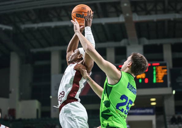 TOFAS v Trapani Shark - Basketball Champions League BURSA, TURKIYE - DECEMBER 16: Besson (25) of TOFAS in action against Notae (L) of Trapani Shark during Basketball Champions League Group D week 6 match between TOFAS and Trapani Shark at Tofas Sports Hall in Bursa, Turkiye on December 16, 2025. Fatih Capkin Anadolu Bursa Turkey. Editorial use only. Please get in touch for any other usage.  Copyright: x2025xAnadoluxFatihxCapkinx