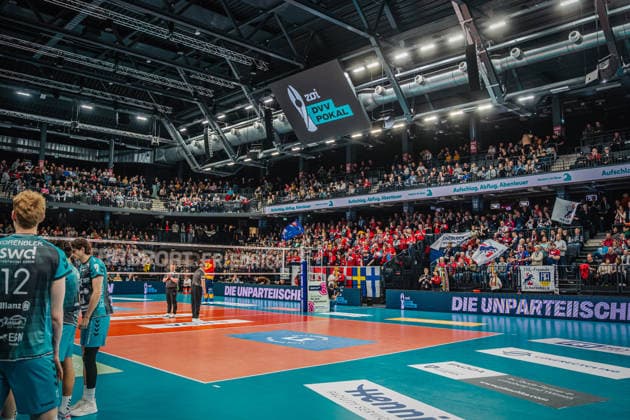 Volleyball Herren Saison 2025 2026 Zoi DVV-Pokal-Halbfinale SVG Lüneburg vs. SWD powervolleys Düren 16.12.2025 Die LKH Arena vor dem Spiel