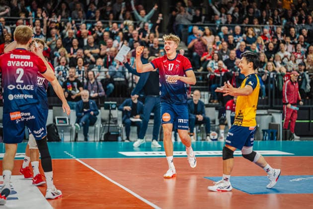 Volleyball Herren Saison 2025 2026 Zoi DVV-Pokal-Halbfinale SVG Lüneburg vs. SWD powervolleys Düren 16.12.2025 Axel Enlund ( 17 SVG Lüneburg) jubelt