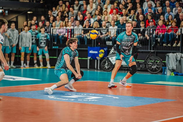 Volleyball Herren Saison 2025 2026 Zoi DVV-Pokal-Halbfinale SVG Lüneburg vs. SWD powervolleys Düren 16.12.2025 Robin Baghdaday ( 8 SWD powervolleys Düren) bei der Annahme