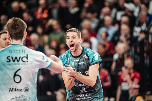 Volleyball Herren Saison 2025 2026 1. Volleyball Bundesliga Männer DVV Pokal Halbfinale SVG Lüneburg vs. SWD powervolleys Düren 16.12.2025 Joris Berkhout ( 3, SWD powervolleys Düren) jubelt Lüneburg LKH Arena Niedersachsen Deutschland