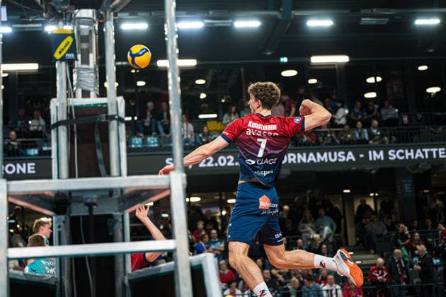 Volleyball I Herren I Saison 2025 2026 I DVV Pokal I Halbfinale I SVG Lüneburg - SWD powervolleys Düren I 16.12.2025 Joscha Kunstmann (7, SVG Lüneburg) beim Einschlagen Copyright: xLobeca Bjorn-OlexKehmx