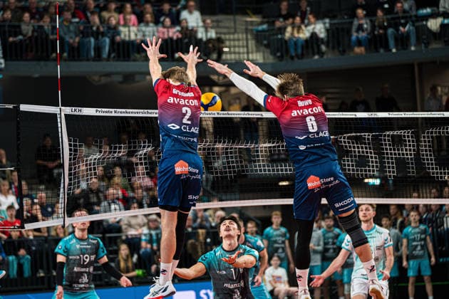 Volleyball I Herren I Saison 2025 2026 I DVV Pokal I Halbfinale I SVG Lüneburg - SWD powervolleys Düren I 16.12.2025 Daniel Gruvaeus (2, SVG Lüneburg) und Jackson Clifford Howe (6, SVG Lüneburg) im Block Copyright: xLobeca Bjorn-OlexKehmx