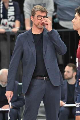 GER; 1.VBL, DVV-Pokal, SVG Lueneburg vs SWD powervolleys Dueren 16.12.2025, LKH Arena, Lueneburg, GER; 1. VBL, DVV-Pokal, SVG Lueneburg vs SWD powervolleys Dueren im Bild Trainer Stefan Huebner (Hübner Lueneburg)