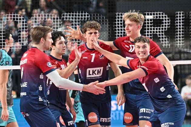 GER; 1.VBL, DVV-Pokal, SVG Lueneburg vs SWD powervolleys Dueren 16.12.2025, LKH Arena, Lueneburg, GER; 1. VBL, DVV-Pokal, SVG Lueneburg vs SWD powervolleys Dueren im Bild die Lueneburger Mannschaft jubelt