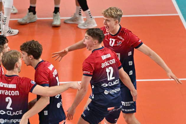 GER; 1.VBL, DVV-Pokal, SVG Lueneburg vs SWD powervolleys Dueren 16.12.2025, LKH Arena, Lueneburg, GER; 1. VBL, DVV-Pokal, SVG Lueneburg vs SWD powervolleys Dueren im Bild die Lueneburger Mannschaft jubelt