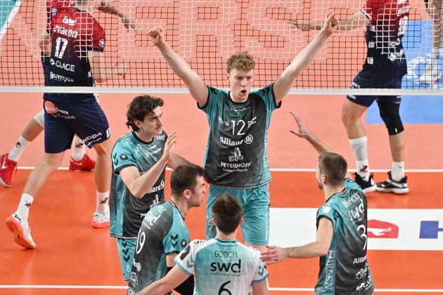 GER; 1.VBL, DVV-Pokal, SVG Lueneburg vs SWD powervolleys Dueren 16.12.2025, LKH Arena, Lueneburg, GER; 1. VBL, DVV-Pokal, SVG Lueneburg vs SWD powervolleys Dueren im Bild die Duerener Mannschaft jubelt