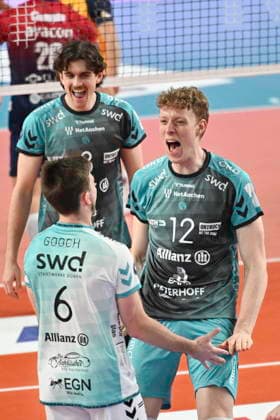 GER; 1.VBL, DVV-Pokal, SVG Lueneburg vs SWD powervolleys Dueren 16.12.2025, LKH Arena, Lueneburg, GER; 1. VBL, DVV-Pokal, SVG Lueneburg vs SWD powervolleys Dueren im Bild die Duerener Mannschaft jubelt