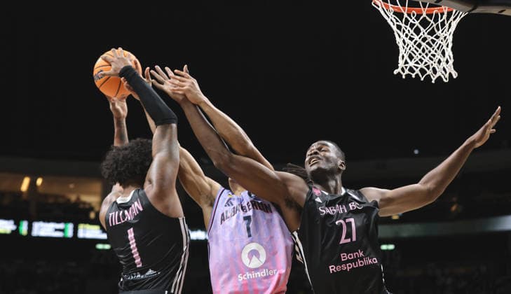 Justin Tillman, Jack Kayil, Jean Marc Pansa Zweikampf Spielszene Aktion Basketball Champions League CL Herren Saison 2025 2026 16.12.2025 ALBA Berlin vs. BC Sabah Baku