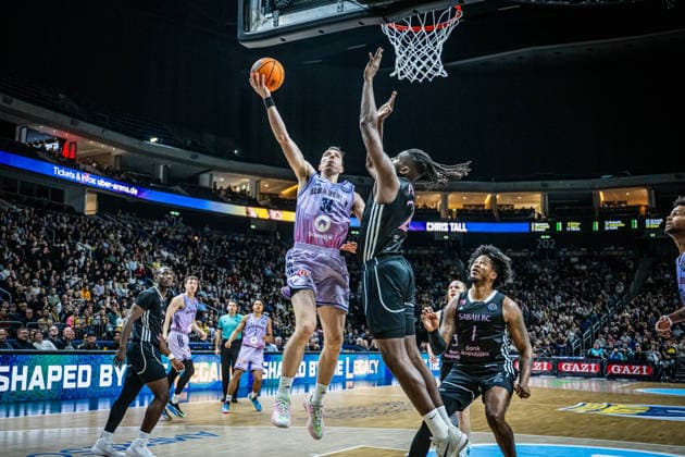 Basketball Berlin 16.12.2025 Saison 2025 2026 Basketball Champions League (BCL) Alba Berlin - Sabah BC Baku Justin Bean (Alba Berlin, No.34) Jean-Marc Pansa (Sabah, No.27)