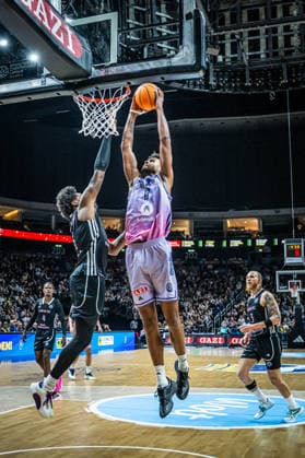 Basketball Berlin 16.12.2025 Saison 2025 2026 Basketball Champions League (BCL) Alba Berlin - Sabah BC Baku Norris Agbakoko (Alba Berlin, No.17) Justin Tillman (Sabah, No.01)