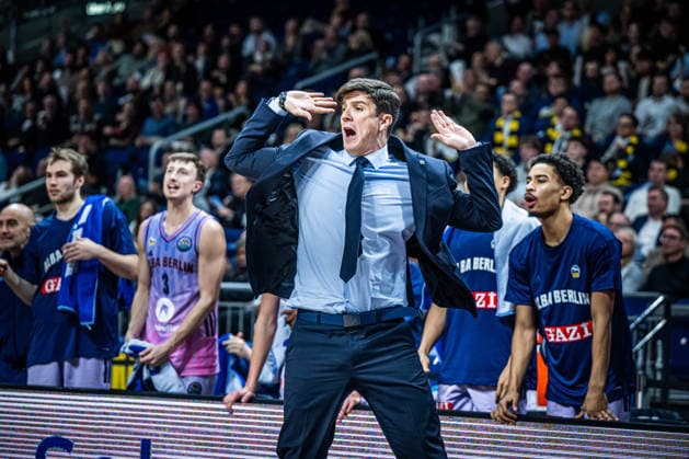Basketball Berlin 16.12.2025 Saison 2025 2026 Basketball Champions League (BCL) Alba Berlin - Sabah BC Baku Pedro Calles (Alba Berlin, Trainer)