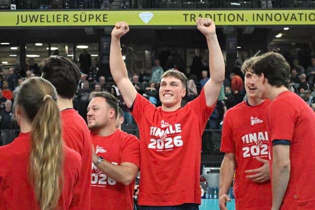 GER; 1.VBL, DVV-Pokal, SVG Lueneburg vs SWD powervolleys Dueren 16.12.2025, LKH Arena, Lueneburg, GER; 1. VBL, DVV-Pokal, SVG Lueneburg vs SWD powervolleys Dueren im Bild die Lueneburger Mannschaft jubelt ueber den Einzug in das Finale