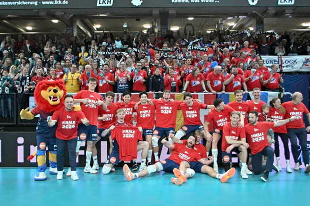 GER; 1.VBL, DVV-Pokal, SVG Lueneburg vs SWD powervolleys Dueren 16.12.2025, LKH Arena, Lueneburg, GER; 1. VBL, DVV-Pokal, SVG Lueneburg vs SWD powervolleys Dueren im Bild die Lueneburger Mannschaft jubelt ueber den Einzug in das Finale