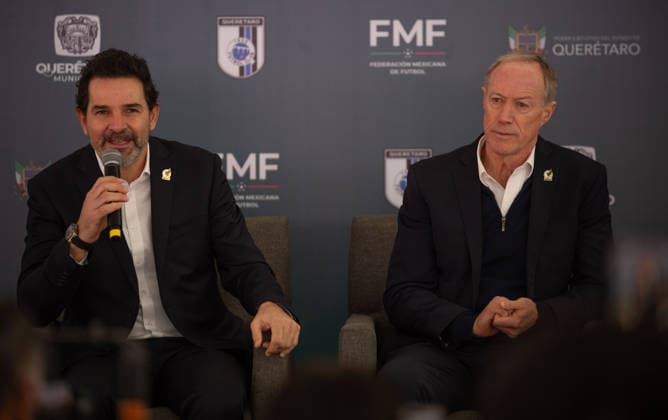 Mexico V Iceland Football Match press conference, PK, Pressekonferenz Dulio Davino, sporting director of the Mexican Football Federation s National Teams and Ivar Sisniega, executive president of the Mexican Football Federation, during a press conference about the Mexican national team, Nationalteam s match against Iceland at the Corregidora Stadium. on December 16, 2025 in Queretaro, Mexico. (Photo by Jose Carrera Eyepix Group) Copyright: xJosexCarrera xEyepixxGroupx JFC_16122025_174169