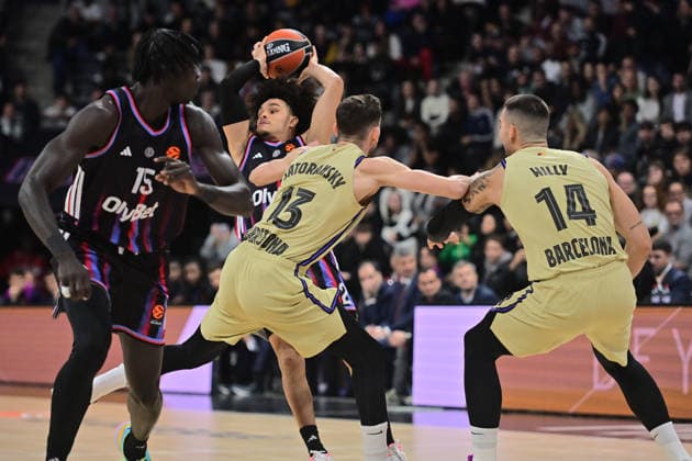 BASKET : Paris Basket vs FC Barcelona, Barca - Euroleague - 16 12 2025 Nadir Hifi ( 2 - Paris Basket ) and TOMAS SATORANSKY ( 13 - Barcelona ) during the Euroleague match between Paris Basketball and FC Barcelona at Adidas Arena on December 16, 2025 in Paris, France. ( Photo by Federico Pestellini PSNewz ) - ParisFrance  Copyright: xFedericoxPestellinix