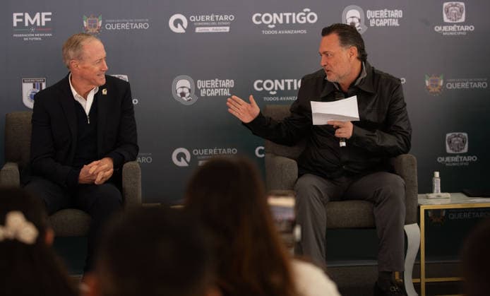 December 16, 2025, Queretaro, Queretaro, Mexico: Ivar Sisniega, executive president of the Mexican Football Federation, and Mauricio Kuri, Governor of State of Queretaro during a press conference, PK, Pressekonferenz about the Mexican national team, Nationalteam s match against Iceland at the Corregidora Stadium. on December 16, 2025 in Queretaro, Mexico. Queretaro Mexico - ZUMAe321 20251216_zsa_e321_005 Copyright: xJosexCarrerax