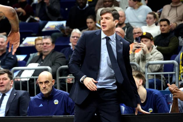 DEU, Basketball Champions League (BCL) , ALBA vs. BC Sabah, 16.12.2025, Uber-Arena, Berlin, DEU, Basketball Champions League (BCL) , ALBA vs. BC Sabah, im Bild CHEFTRAINER Pedro Calles (ALBA Berlin)