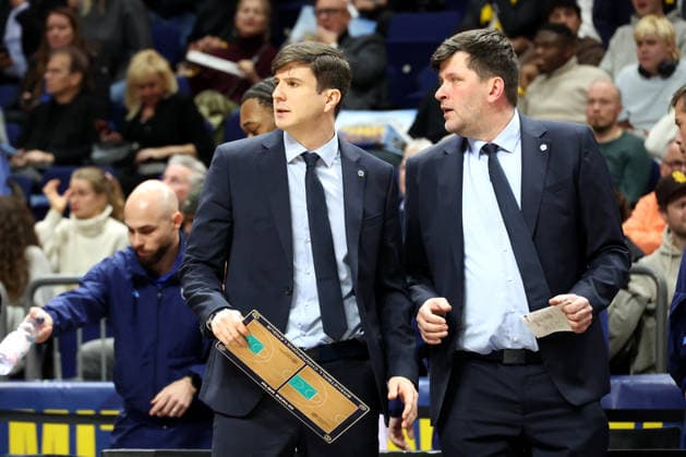 DEU, Basketball Champions League (BCL) , ALBA vs. BC Sabah, 16.12.2025, Uber-Arena, Berlin, DEU, Basketball Champions League (BCL) , ALBA vs. BC Sabah, im Bild CHEFTRAINER Pedro Calles (ALBA Berlin), Co-Trainer Vladimir Bogojevic (ALBA Berlin)