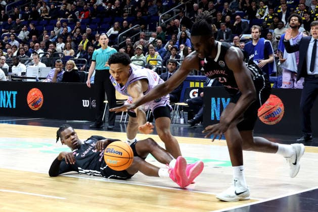 DEU, Basketball Champions League (BCL) , ALBA vs. BC Sabah, 16.12.2025, Uber-Arena, Berlin, DEU, Basketball Champions League (BCL) , ALBA vs. BC Sabah, im Bild Jack Kayil( ALBA Berlin 7), Gerry Blakes (Sabah BC Bak 4), Jean-Marc Pansa (Sabah BC Bak 27)