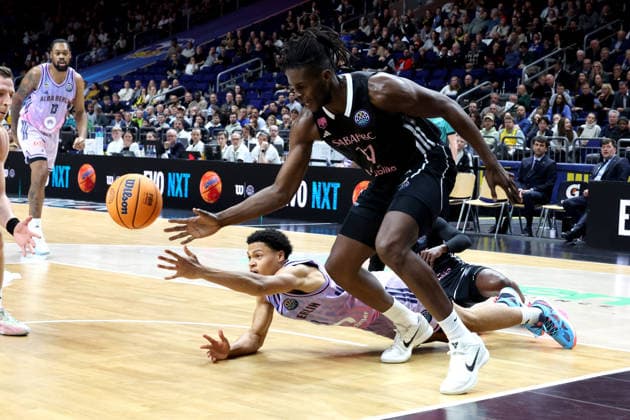DEU, Basketball Champions League (BCL) , ALBA vs. BC Sabah, 16.12.2025, Uber-Arena, Berlin, DEU, Basketball Champions League (BCL) , ALBA vs. BC Sabah, im Bild Jack Kayil( ALBA Berlin 7), Gerry Blakes (Sabah BC Bak 4), Jean-Marc Pansa (Sabah BC Bak 27)