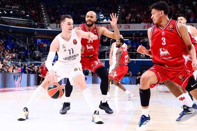 Mario Hezonja (Real Madrid) during EA7 Emporio Armani Milano vs Real Madrid, Basketball Euroleague match in Assago (MI), Italy, December 16 2025  Copyright: xSavinoxPaolella IPAxSportx xipa-agency.netx xx IPA_69223632 IPA_Agency_IPA69223632