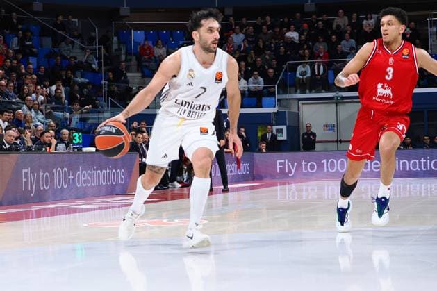 Facundo Campazzo (Real Madrid) during EA7 Emporio Armani Milano vs Real Madrid, Basketball Euroleague match in Assago (MI), Italy, December 16 2025  Copyright: xSavinoxPaolella IPAxSportx xipa-agency.netx xx IPA_69223692 IPA_Agency_IPA69223692