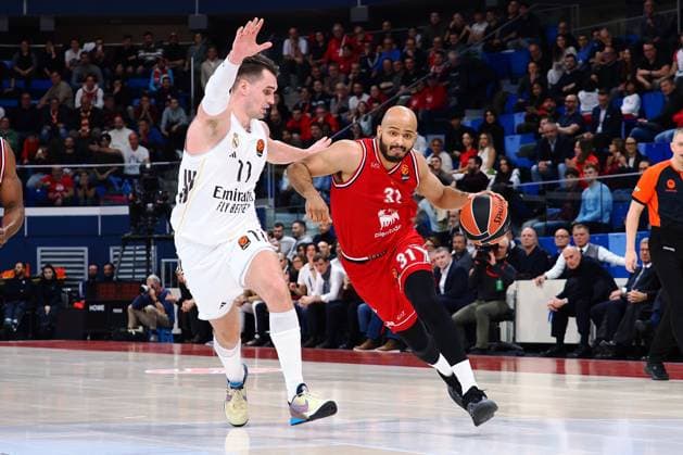 Shavon Shields (EA7 Emporio Armani Olimpia Milano) during EA7 Emporio Armani Milano vs Real Madrid, Basketball Euroleague match in Assago (MI), Italy, December 16 2025  Copyright: xSavinoxPaolella IPAxSportx xipa-agency.netx xx IPA_69225433 IPA_Agency_IPA69225433