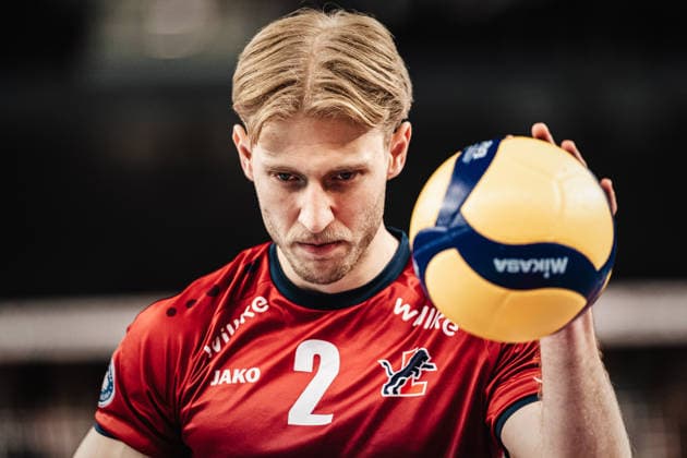Volleyball Herren Saison 2025 2026 1. Volleyball Bundesliga Männer DVV Pokal Halbfinale SVG Lüneburg vs. SWD powervolleys Düren 16.12.2025 Daniel Gruvaeus ( 2, SVG Lüneburg) Lüneburg LKH Arena Niedersachsen Deutschland
