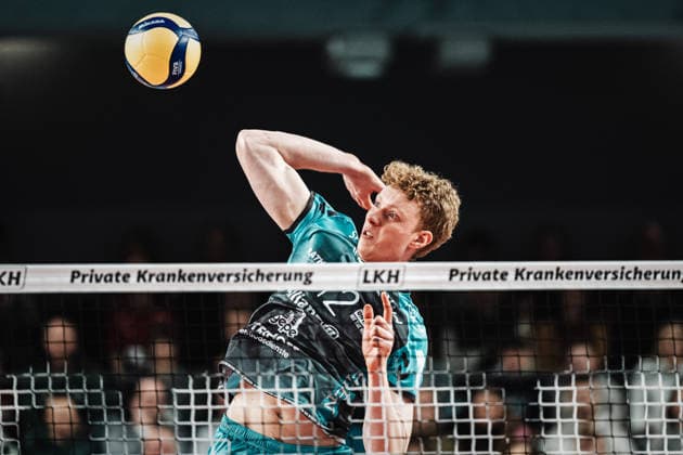 Volleyball Herren Saison 2025 2026 1. Volleyball Bundesliga Männer DVV Pokal Halbfinale SVG Lüneburg vs. SWD powervolleys Düren 16.12.2025 Siebe Korenblek ( 12, SWD powervolleys Düren) beim Angriff Lüneburg LKH Arena Niedersachsen Deutschland