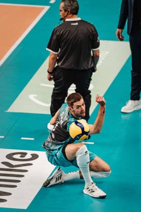 Volleyball Herren Saison 2025 2026 1. Volleyball Bundesliga Männer DVV Pokal Halbfinale SVG Lüneburg vs. SWD powervolleys Düren 16.12.2025 Joris Berkhout ( 3, SWD powervolleys Düren) verpasst den Ball Lüneburg LKH Arena Niedersachsen Deutschland