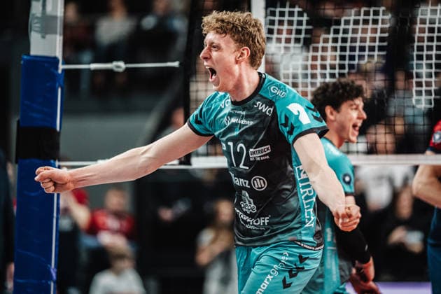 Volleyball Herren Saison 2025 2026 1. Volleyball Bundesliga Männer DVV Pokal Halbfinale SVG Lüneburg vs. SWD powervolleys Düren 16.12.2025 Siebe Korenblek ( 12, SWD powervolleys Düren) jubelt Lüneburg LKH Arena Niedersachsen Deutschland