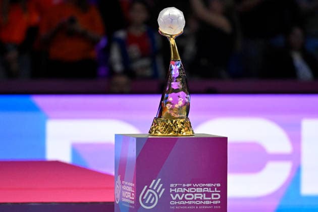 Rotterdam, Ahoy Arena, 14.12.25, NED, Frauen, IHF Women s World Championship, WM, Weltmeisterschaft 2025, Handball, Finale: Deutschland - Norwegen Bild: Siegerpokal Suedholland Niederlande *** Rotterdam, Ahoy Arena, 14 12 25, NED, Women, IHF Women s World Championship 2025, Handball, Final Germany Norway Picture Winner Cup South Holland Netherlands